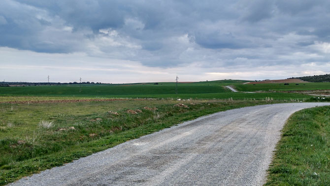 Carretera en Escalonilla, en el término municipal de Tolbaños.