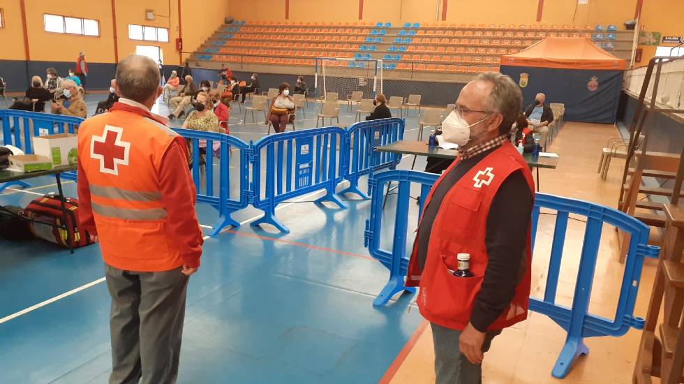 Vacunación masiva en Arenas de San Pedro, el martes.