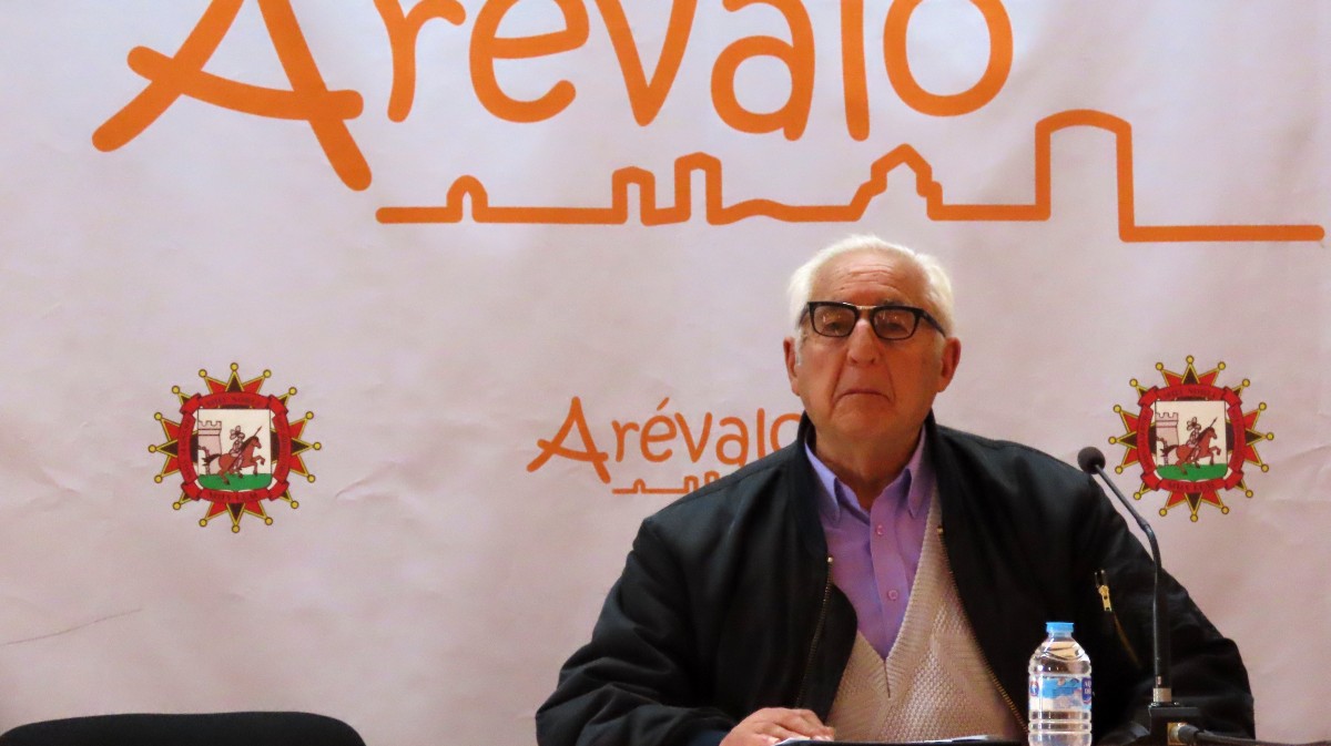 Segundo Bragado en el recital poético de Arévalo en el Día del Libro.