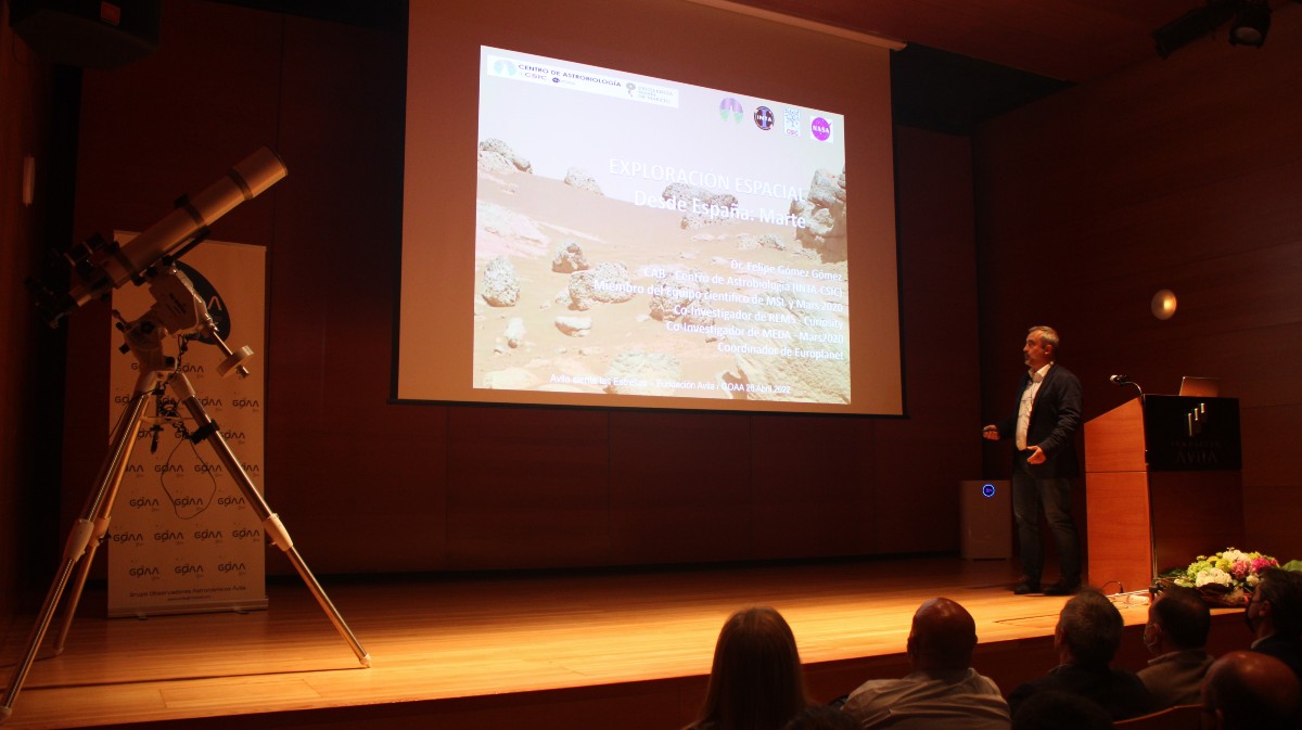 El investigador Felipe Gómez impartir la primera ponencia del curso de astronomía.