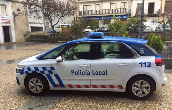 Vehículo de la Policía Local de Arenas.