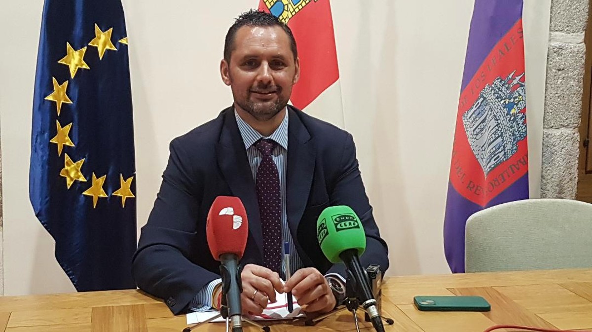 José Ramón Budiño explica los acuerdos de la Junta de Gobierno Local.