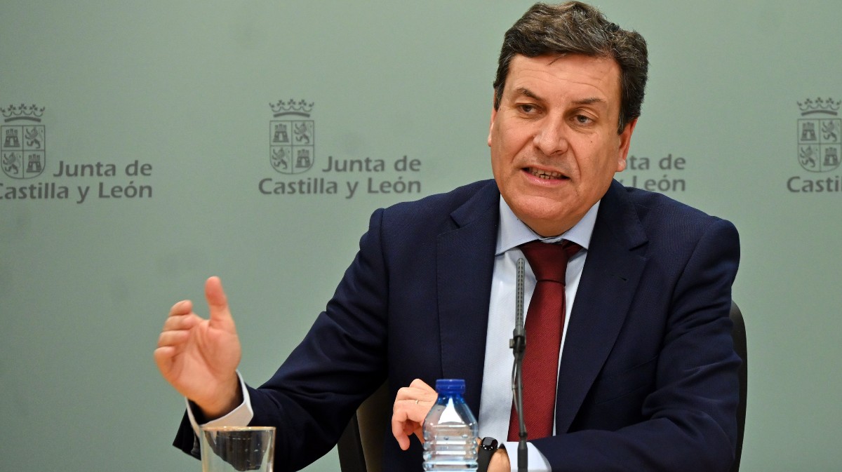 El portavoz de la Junta, Carlos Fernández Cariedo, explica los acuerdos del Consejo de Gobierno.