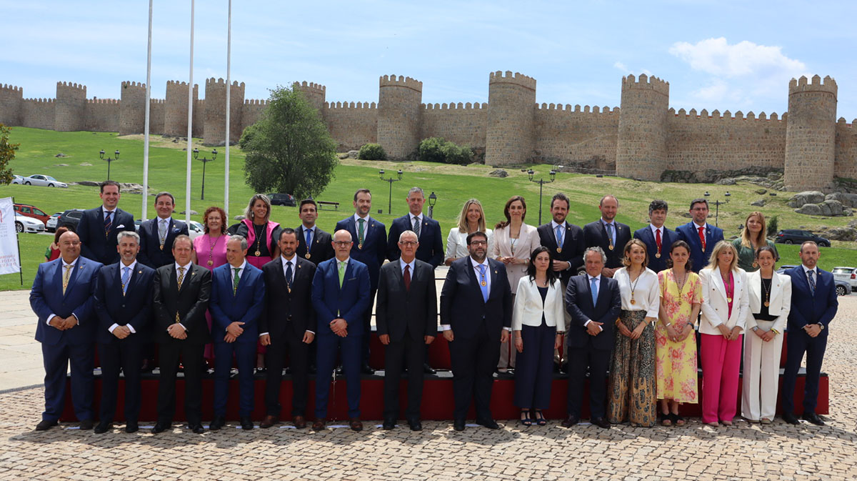 Corporación del Ayuntamiento de Ávila el día de constitución, en junio de 2023.