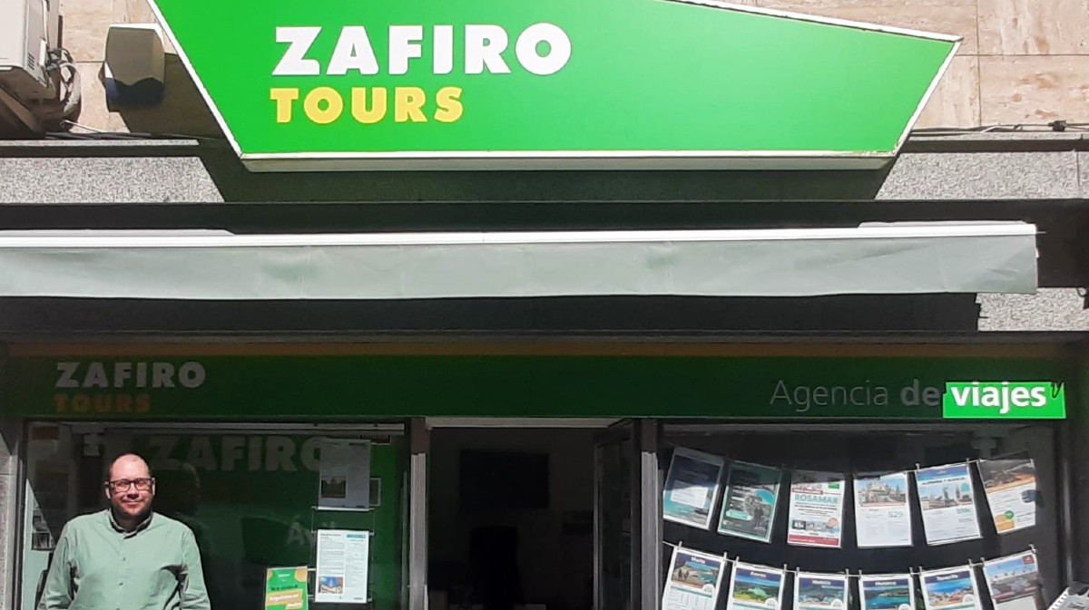 Zafiro Tours, en la calle Duque de Alba.