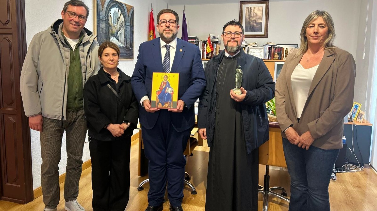 Representantes de la Iglesia Ortodoxa rumana visitan el Ayuntamiento de &Aacute;vila.
