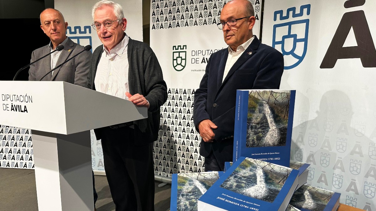 Jos&eacute; Antonio Bernaldo de Quir&oacute;s presenta el libro sobre Jos&eacute; Somoza.