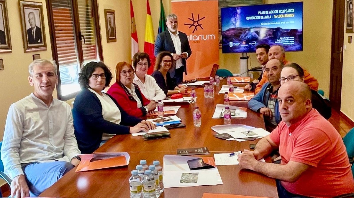Reuni&oacute;n de los alcaldes de localidades donde podr&aacute; observarse el eclipse.