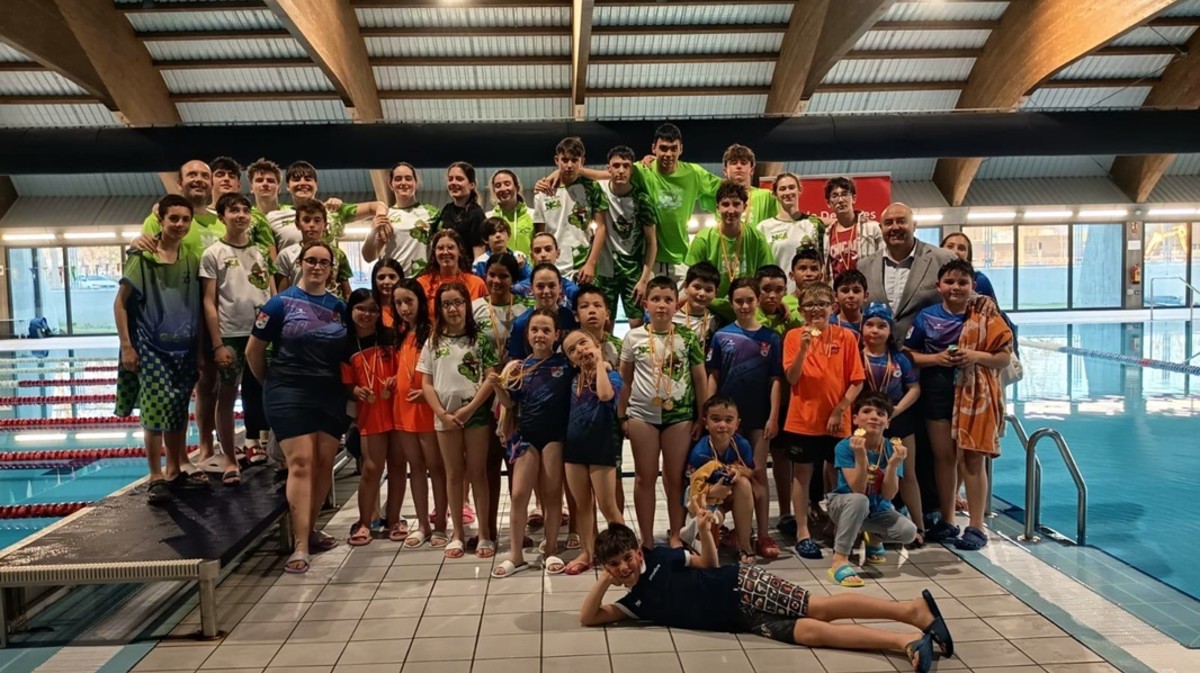 Nadadores participantes de los Juegos Escolares.