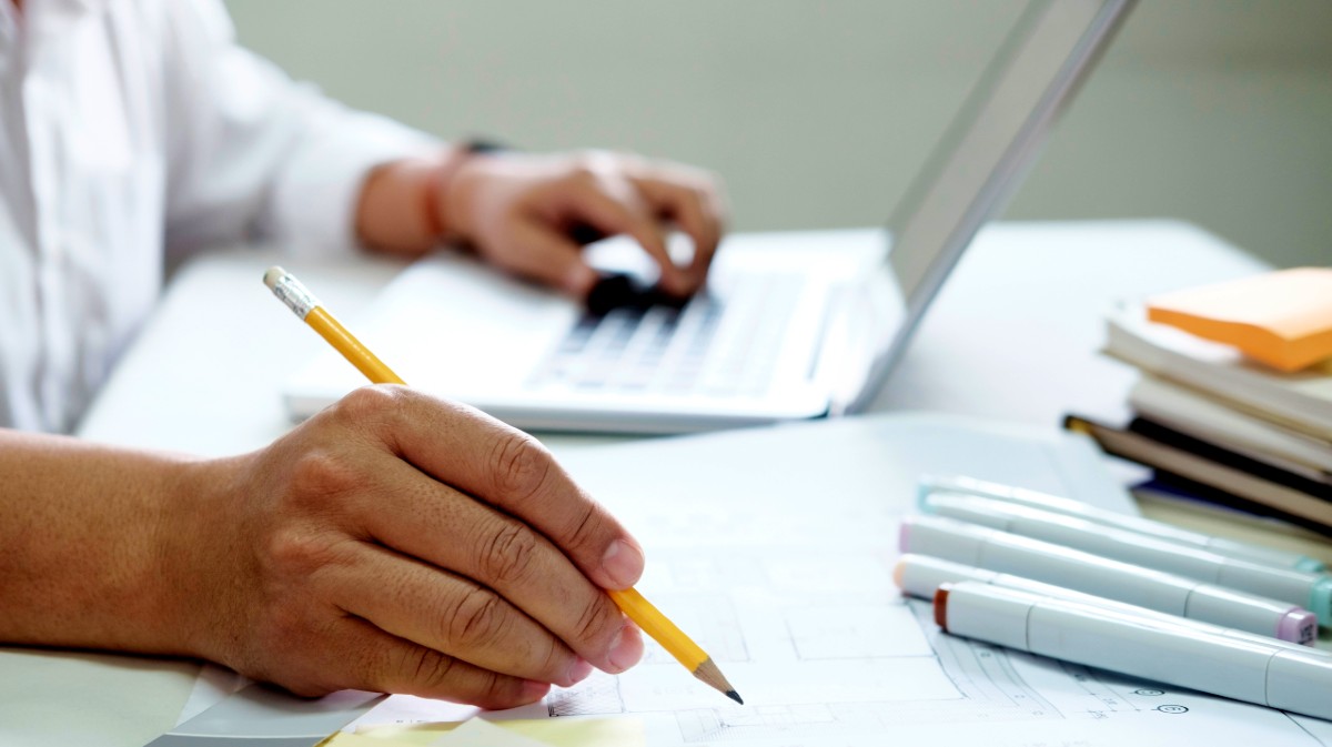 Los ayuntamientos de Arévalo y Candeleda aprueban su oferta de empleo público con más de 20 plazas entre ambos