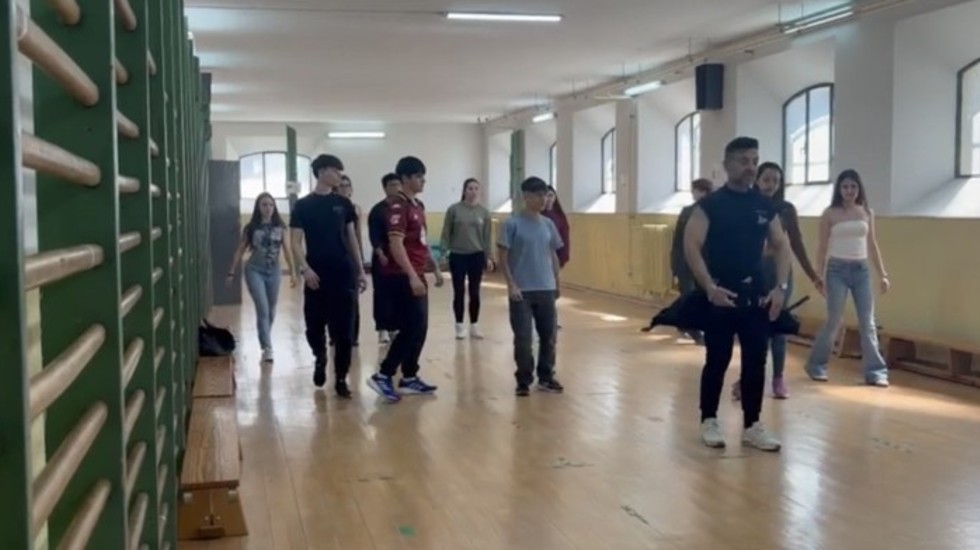 Talleres de danza de Javier del Real en el IES Isabel de Castilla.