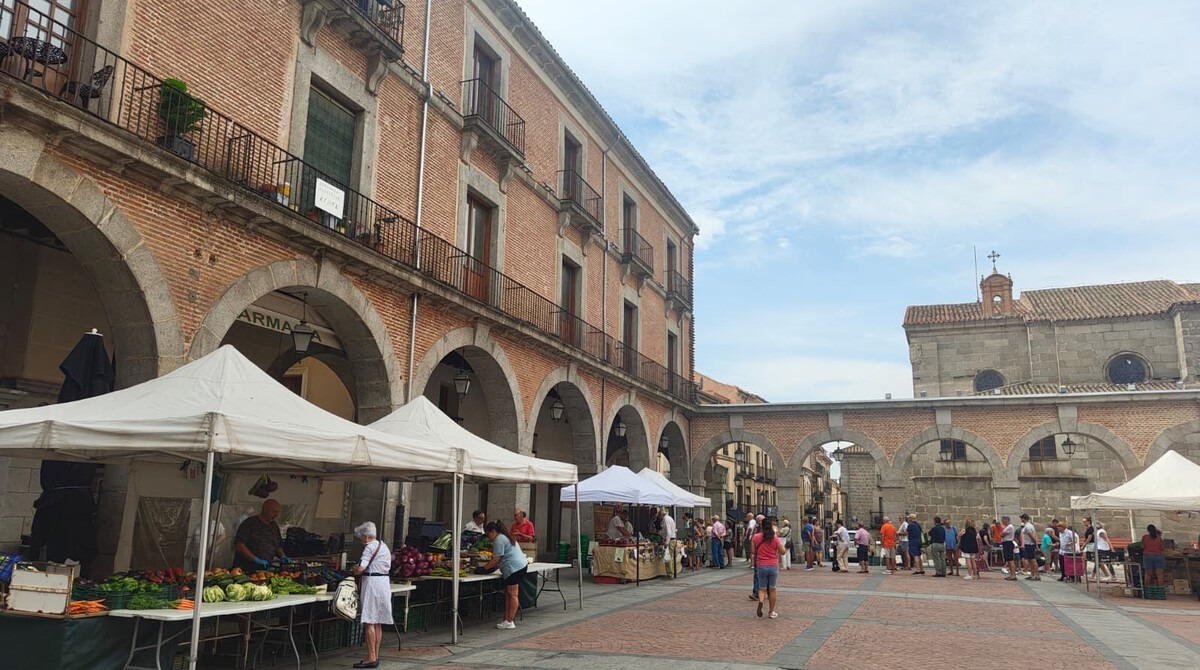 Mercadillo de los viernes en el Mercado Chico.