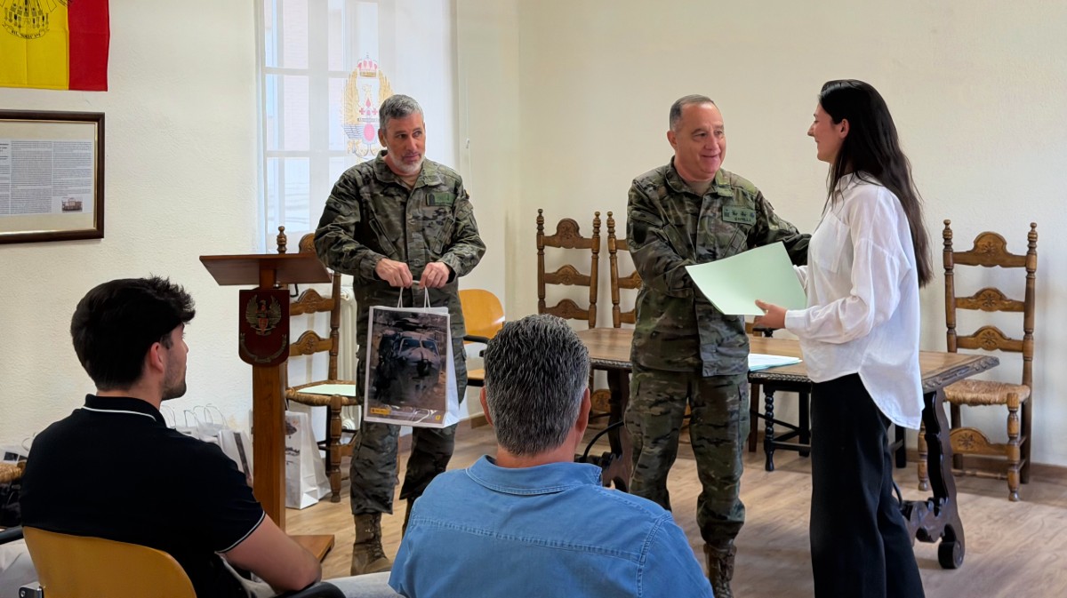 Recepci&oacute;n a los abulenses seleccionados por Defensa.