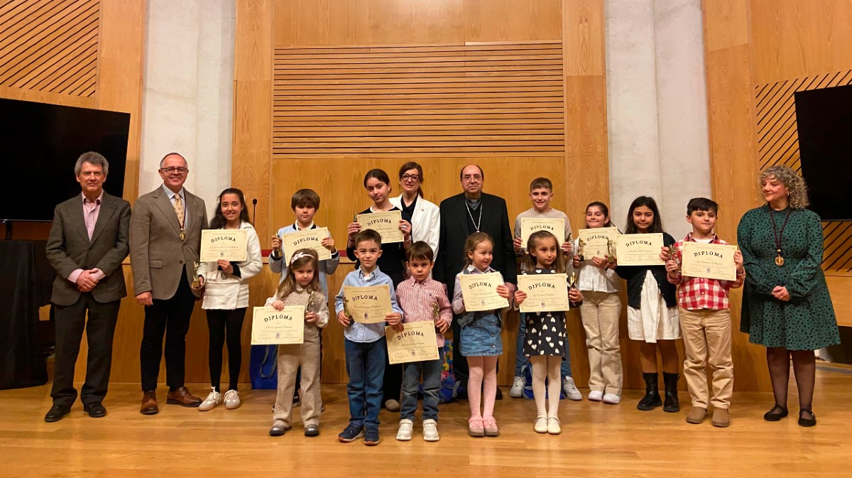 Entrega de premios del concurso de dibujo de Semana Santa.