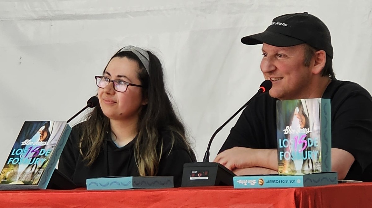 Blue Jeans presenta su &uacute;ltima obra en la Feria del Libro de &Aacute;vila.