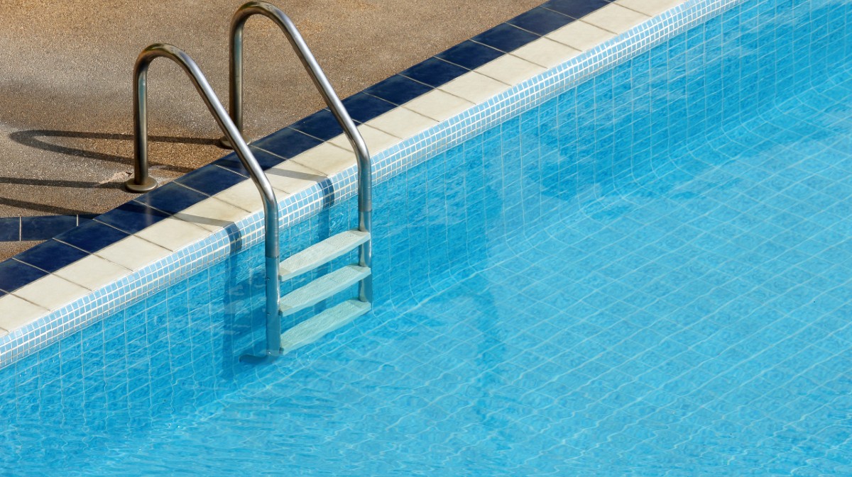 Imagen de archivo de una piscina.