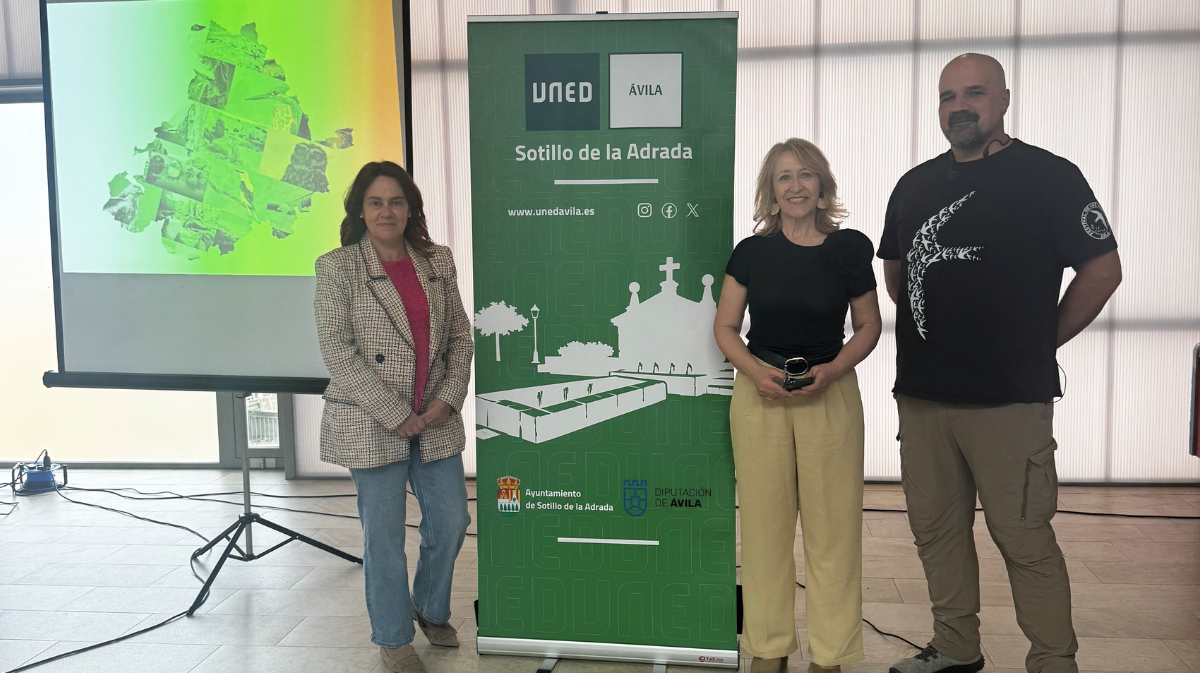 Pipe Nebreda y Mar&iacute;a Victoria Gonz&aacute;lez y Cristina D&iacute;az, teniente alcalde y concejala del Ayuntamiento de Sotillo, respectivamente.