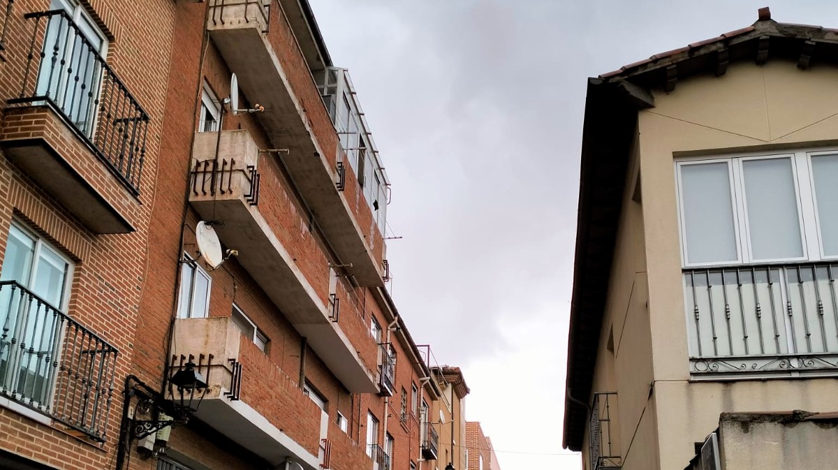 Dos jóvenes intoxicadas en el incendio de una vivienda en el barrio de Las Vacas