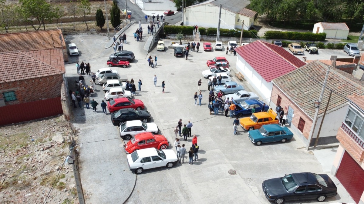 Concentraci&oacute;n de vehiculos cl&aacute;sicos en Mu&ntilde;osancho en 2024.