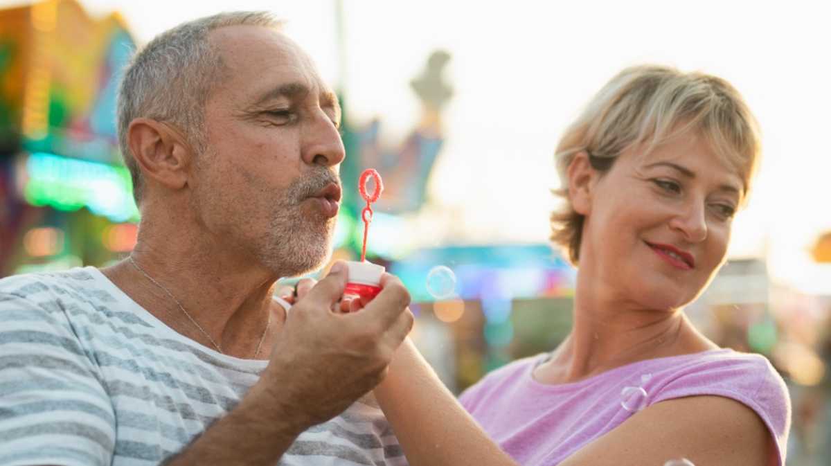 ¿Quién busca sugar daddy en España? Un estudio europeo pone cifras por primera vez a un fenómeno que nadie reconoce pero casi 10.000 personas buscan cada mes