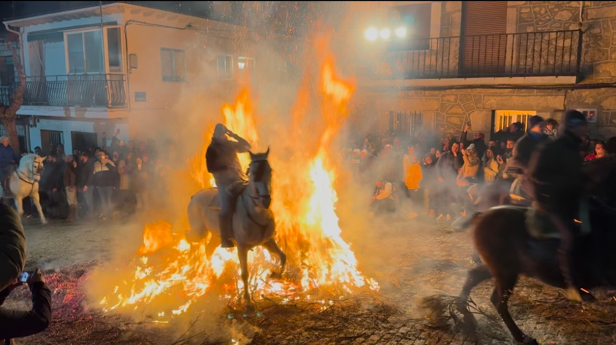 Fiesta de Las Luminarias en San Bartolom&eacute; de Pinares.