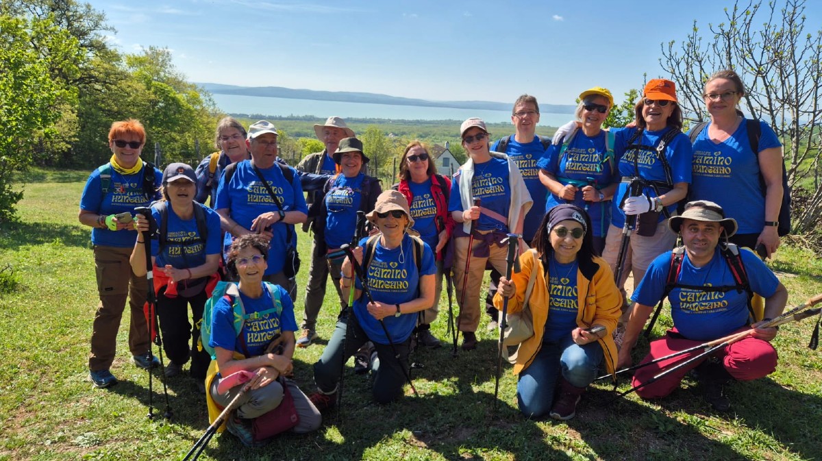 Miembros de la Asociaci&oacute;n de Amigos del Camino de Santiago en &Aacute;vila en Hungr&iacute;a.