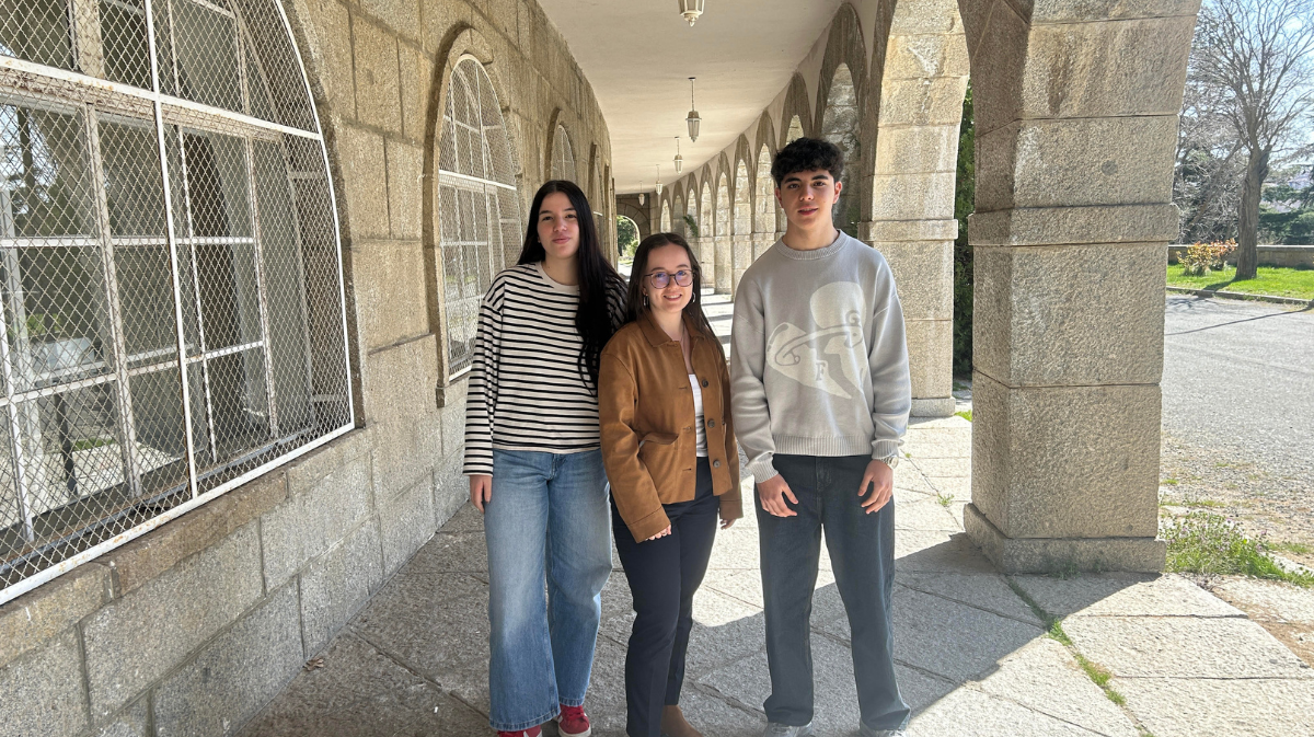 Los tres alumnos de la UCAV.