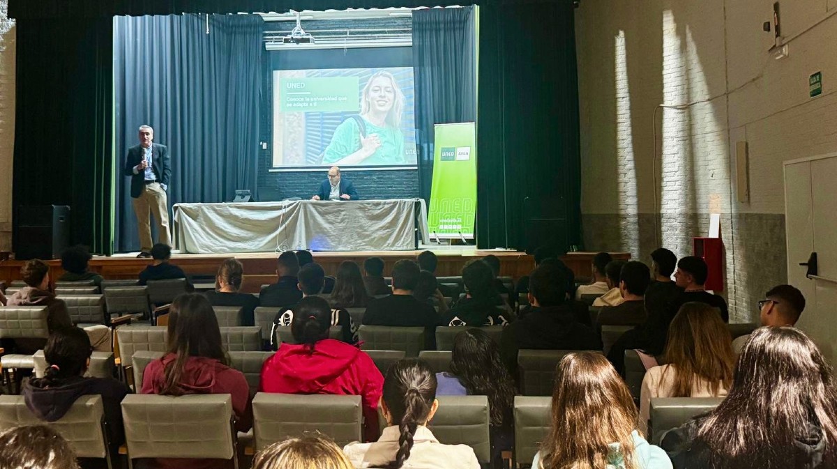 Sesi&oacute;n informativa de la UNED en el IES Alonso de Madrigal.