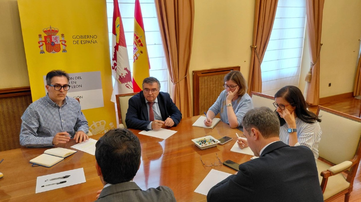 Rueni&oacute;n de coordinaci&oacute;n sobre el proceso de regularizaci&oacute;n de inmigrantes.