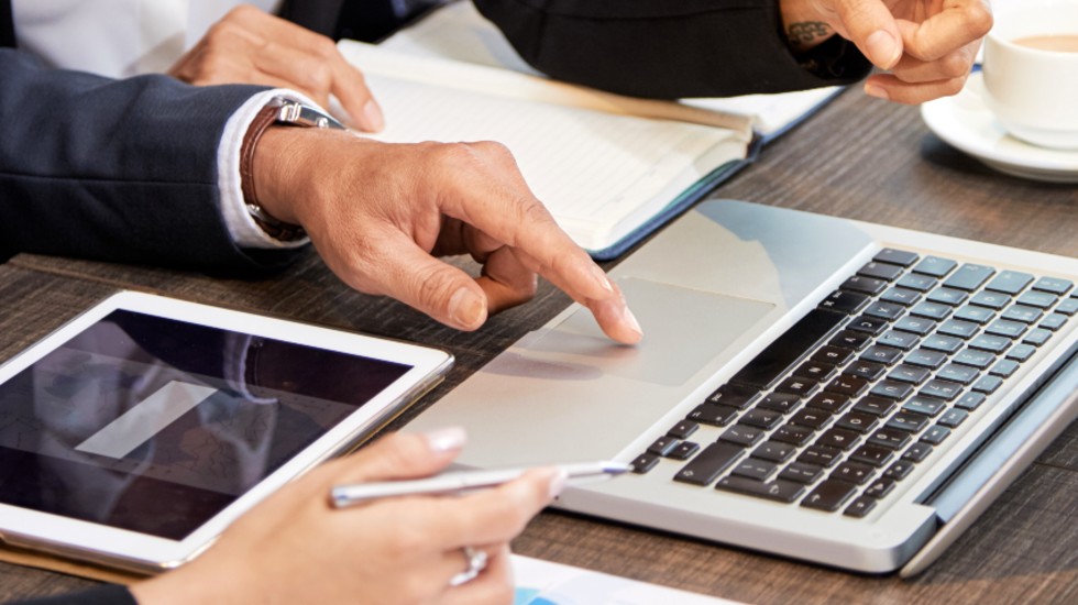 Las sociedades mercantiles constituidas caen y las disoluciones se disparan.