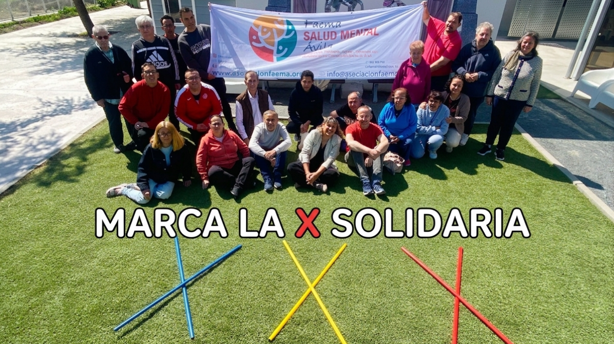 Miembros y usuarios de Faema posan para impulsar la campa&ntilde;a de la 'X Solidaria'.
