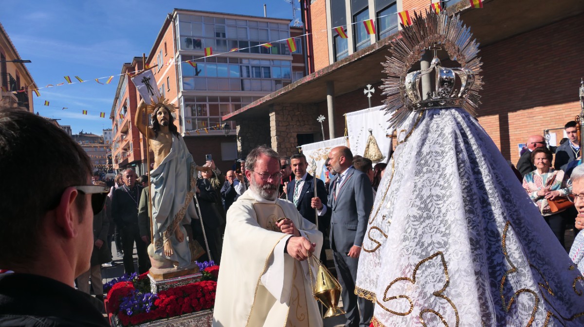 Encuentro antes de la procesi&oacute;n del Resucitado.
