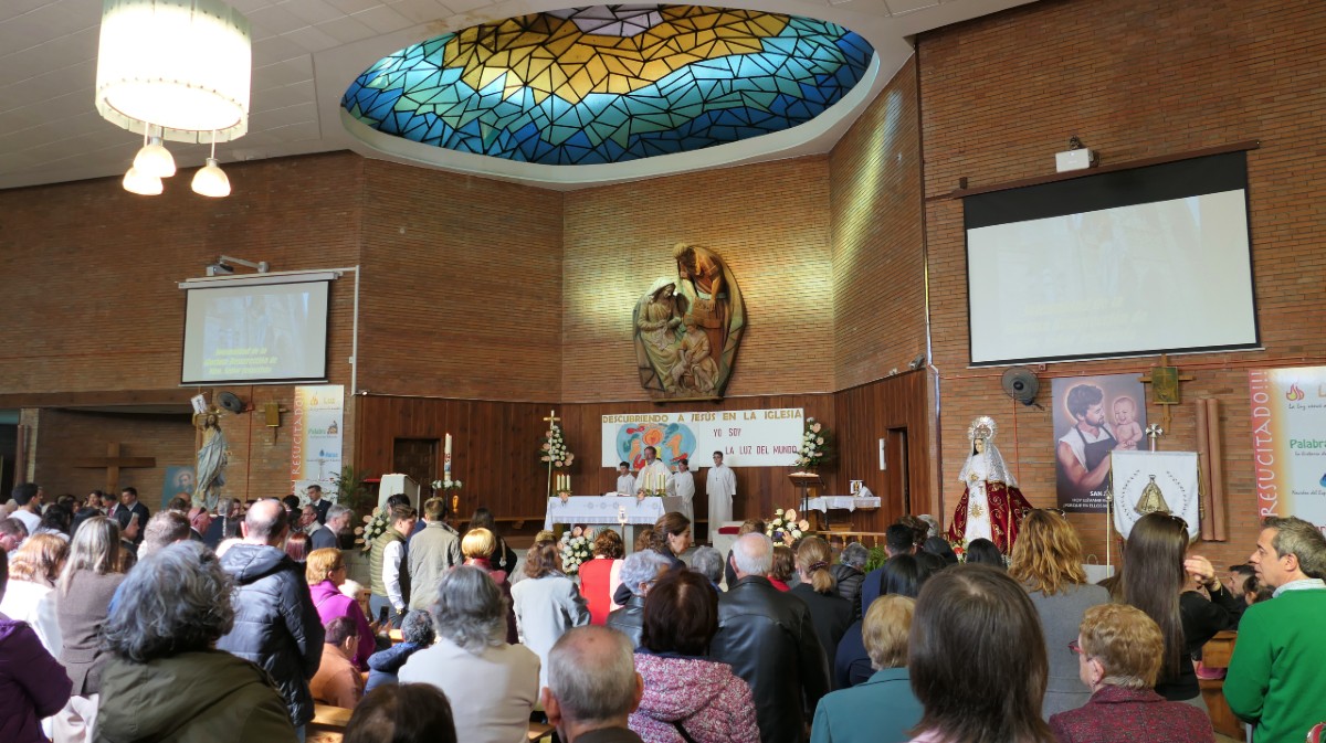 Encuentro antes de la procesi&oacute;n del Resucitado.