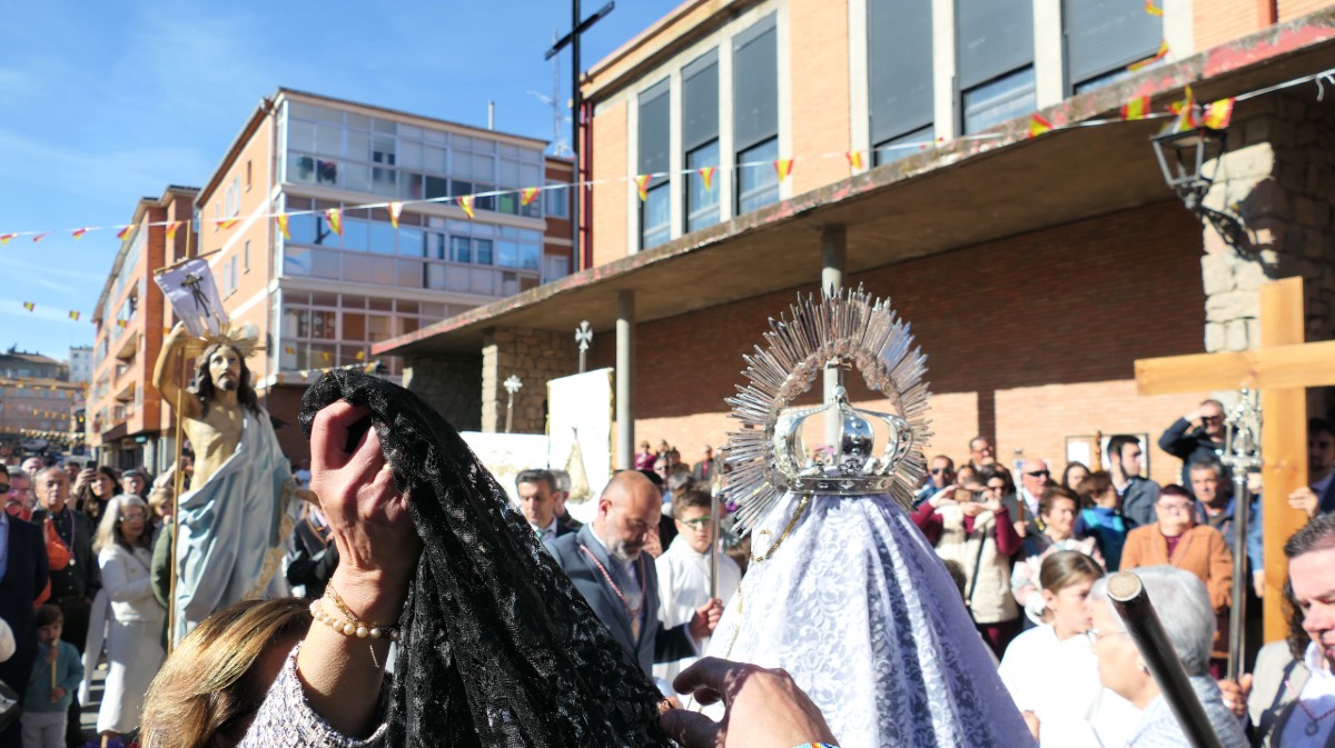 Encuentro antes de la procesi&oacute;n del Resucitado.