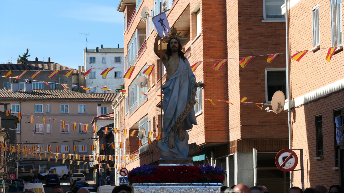Encuentro antes de la procesi&oacute;n del Resucitado.
