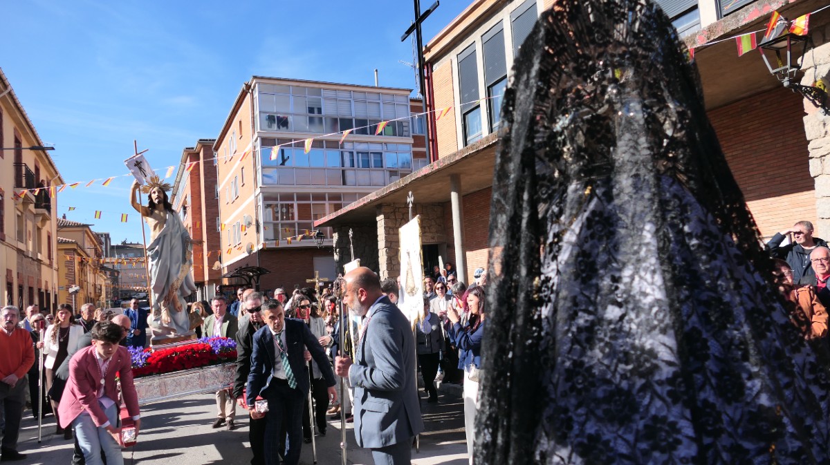 Encuentro antes de la procesi&oacute;n del Resucitado.