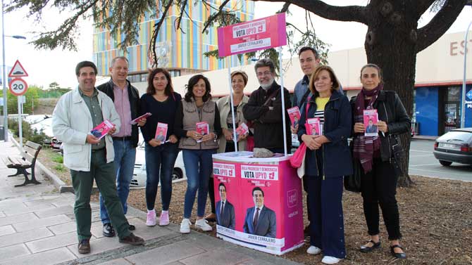 Javier Cerrajero y candidatos de UPyD,  de campaña.
