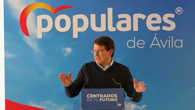 Fernández Mañueco en el acto del PP de Ávila.