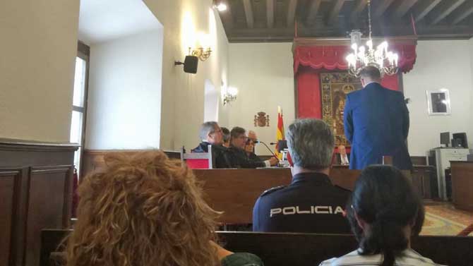 Declaración del condenado de asesinar a su esposa en el juicio.