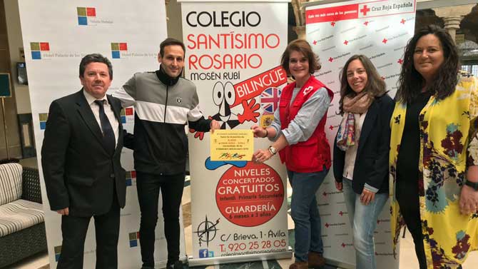 El Colegio Mosén Rubí entrega la recaudación de la carrera solidaria a Cruz Roja.