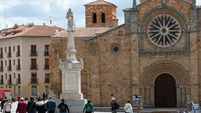 El monumento de La Palomilla , en Ávila.