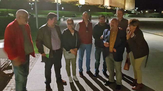 Miembros de Vox tras una reunión preparatoria de las elecciones municipales.