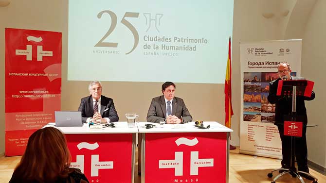 El alcalde de Ávila en la presentación de las Ciudades Patrimonio en Moscú.
