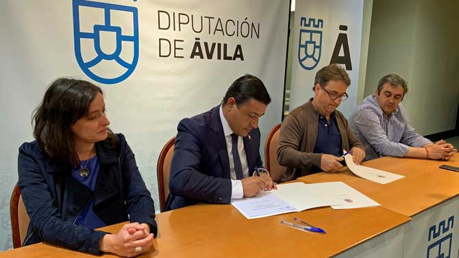 Firma de un préstamo de la Diptación a la Mancomunidad Alberche.
