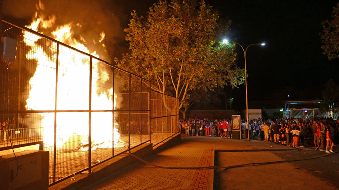 Imagen de archivo de la hoguera de San Juan en la Toledana.