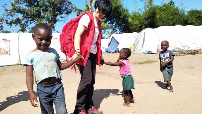 Sara Escudero como cooperante en Mozambique.