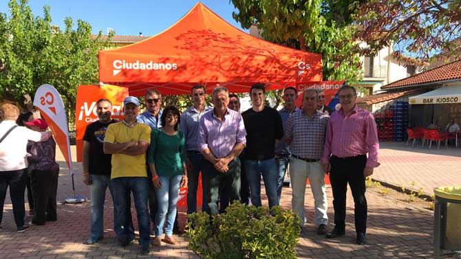 Carpa de Ciuadadanos en Lanzahíta.