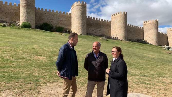 Héctor Palencia con candidatos del PP a las Cortes.