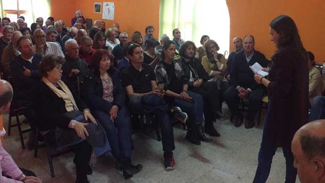 La candidata del PSOE en Solosancho presenta la candidatura.