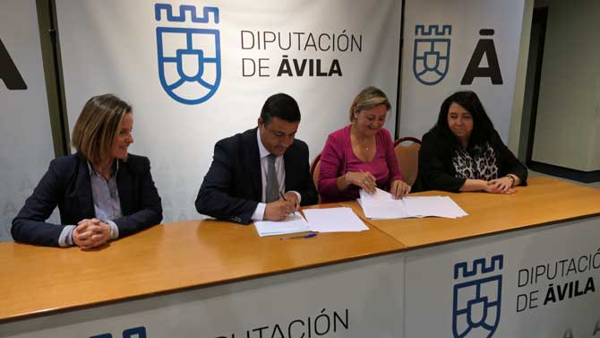 Firma del convenio entre Diputaci&oacute;n y Af&aacute;vila.
